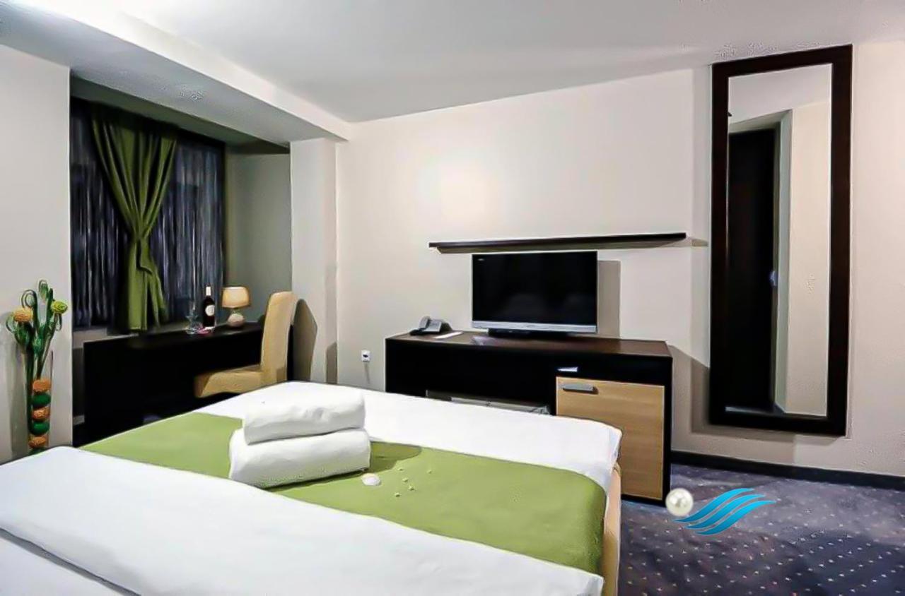 Biser Hotel Derventa ภายนอก รูปภาพ