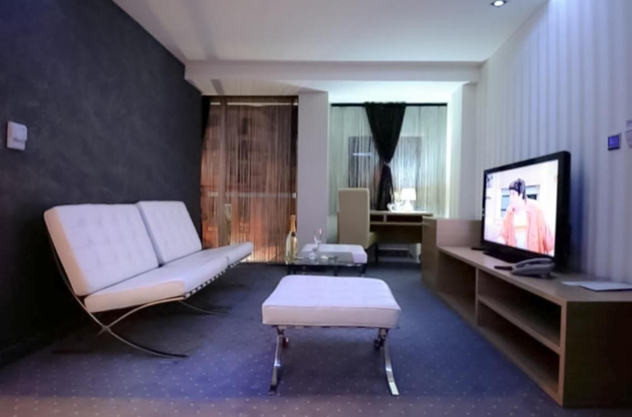 Biser Hotel Derventa ภายนอก รูปภาพ