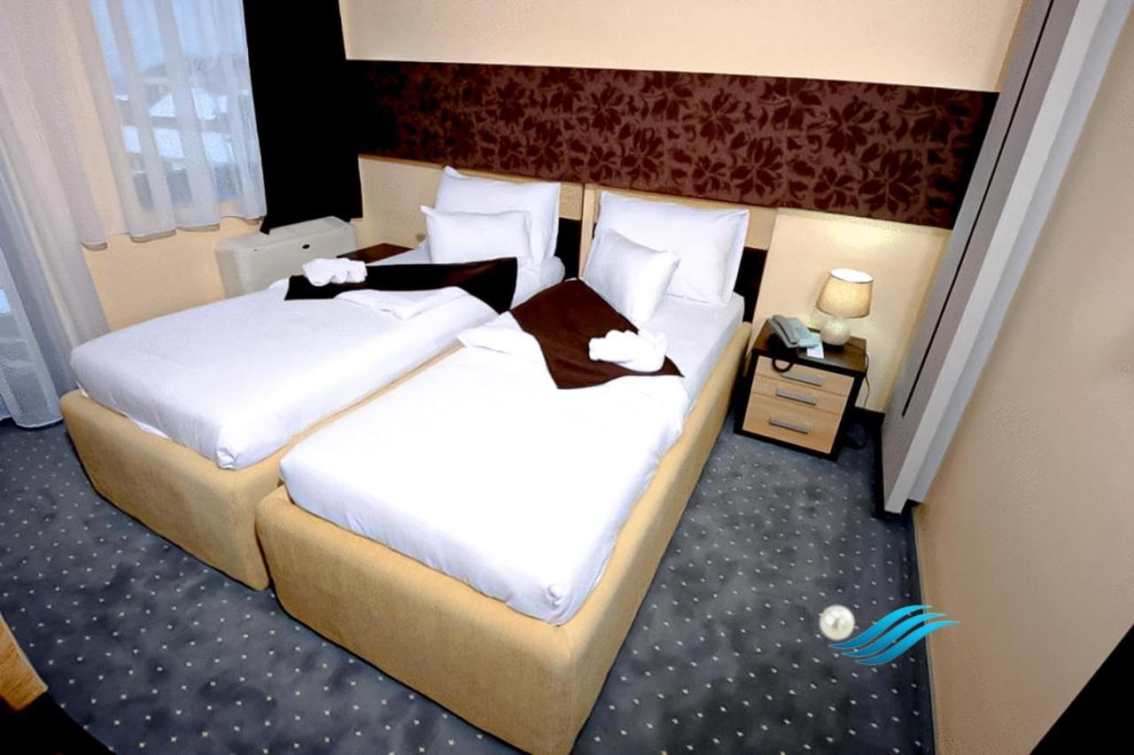 Biser Hotel Derventa ภายนอก รูปภาพ